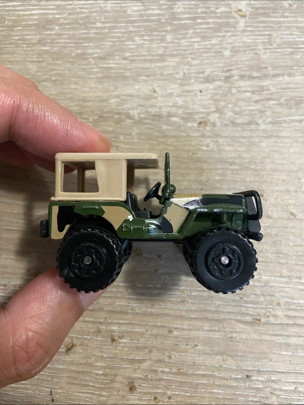 Vintage 1981 Matchbox 4x4 Jeep mb20 Military Camoflauge Olive Tan Roof NM Macau - Picture 3 of 5